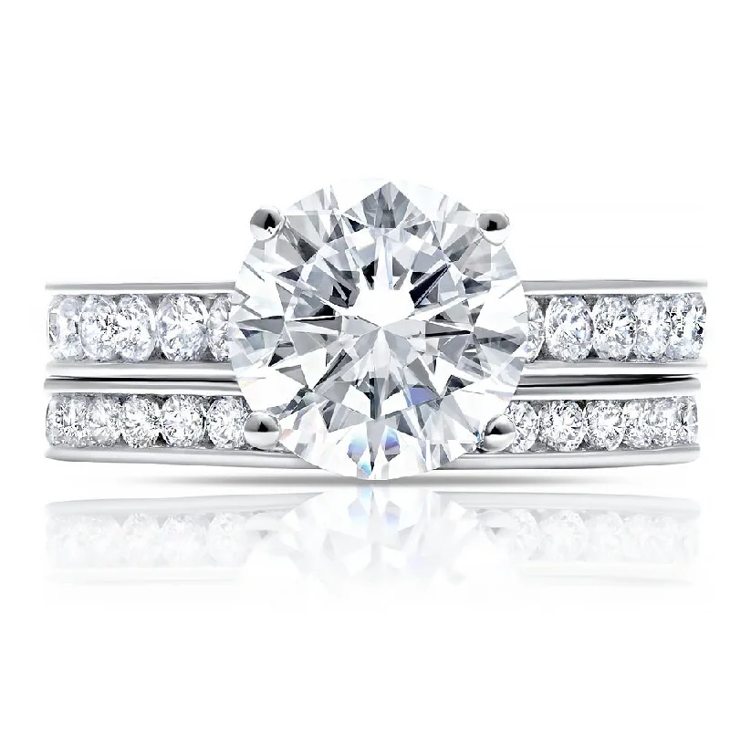 Brilliant Cut Ring Set Finished in Pure Platinum 4.10 Carat