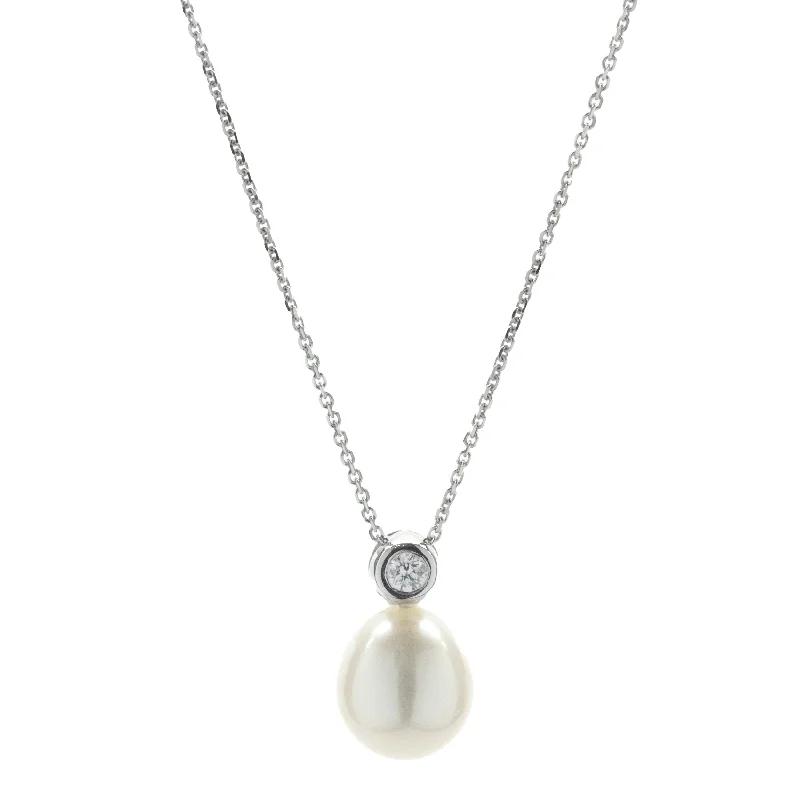 14 Karat White Gold Cultured Freshwater Pearl and Solitaire Diamond Drop Necklace